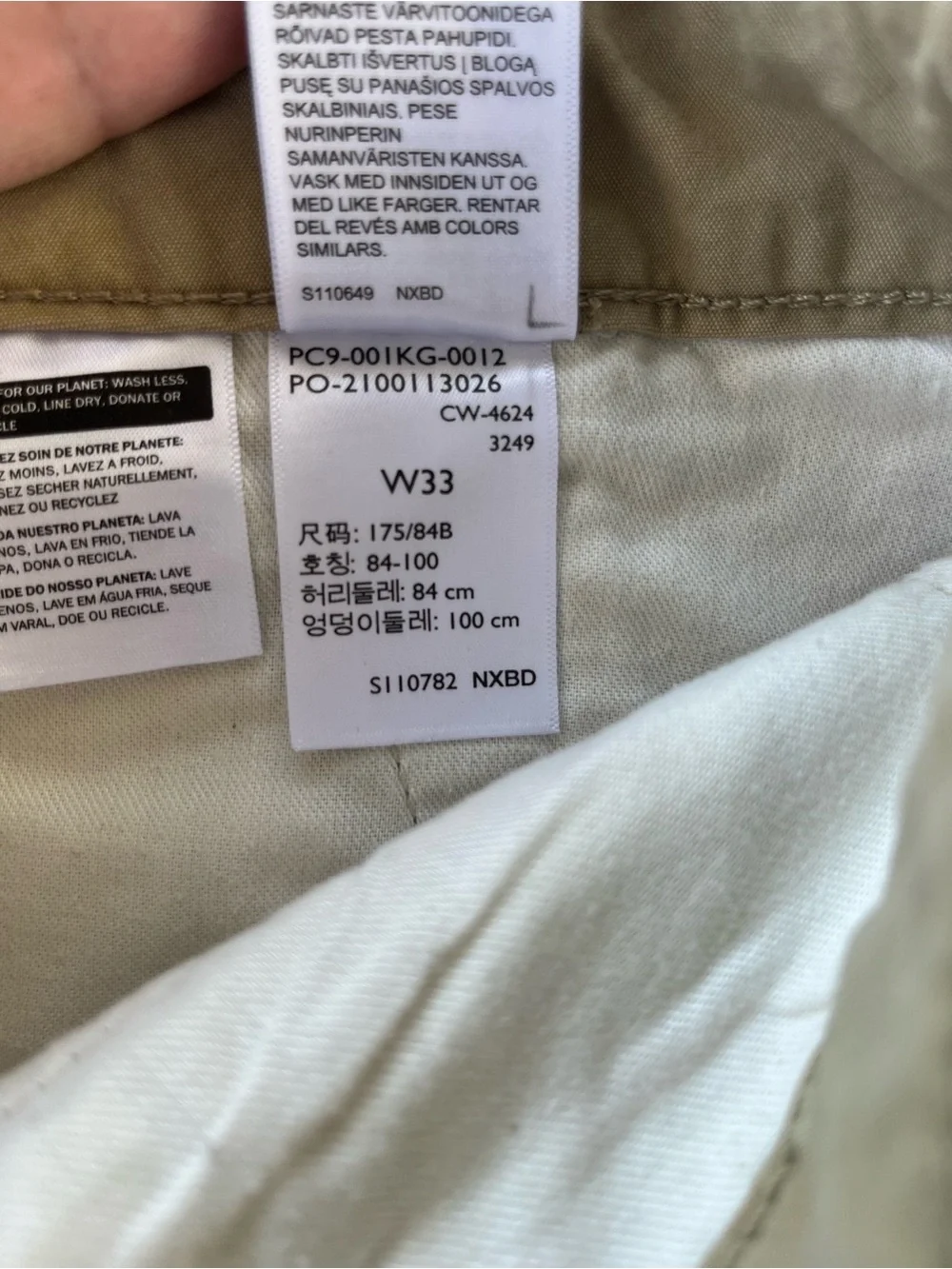 Levi Strauss 100% cotton tan cargo shorts waist 33